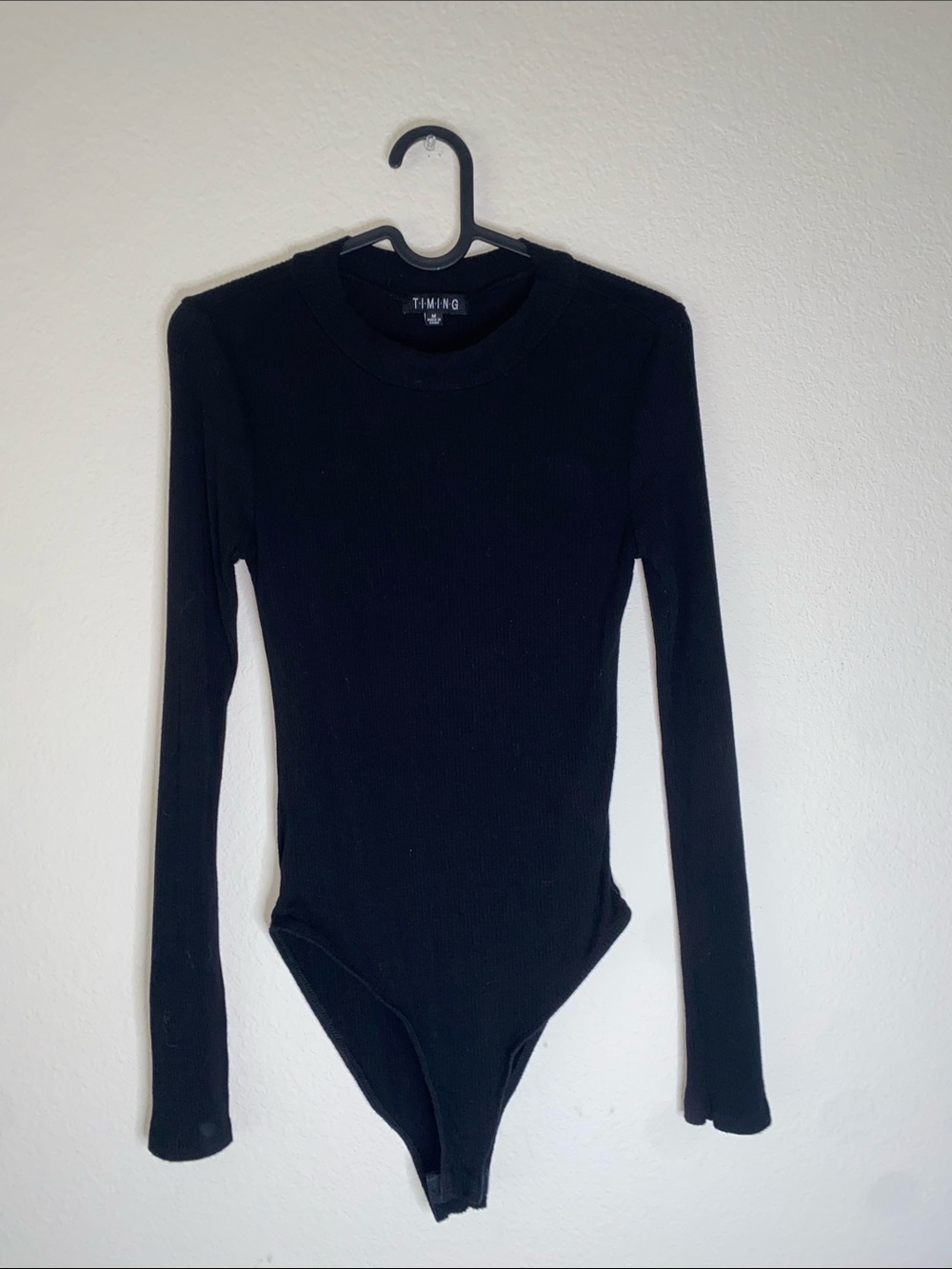 💋Black ribbed long sleeve body suit that buttons on the bottom!